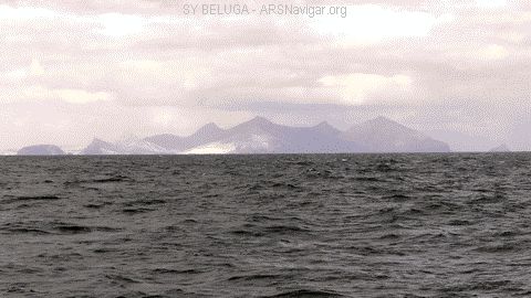 Porto Santo taucht im Morgenlicht auf. Fast da !